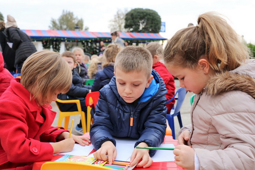 Sveti Nikola darivao mališane na Viru, Krampus bez posla Sveti Nikola darivao mališane na Viru, Krampus bez posla