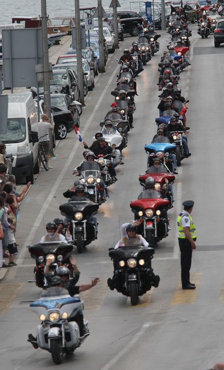 Zadar, 280511.
Odrzana je parada Harley Davidson motora izmedju Zadra i Biograda u kojoj je sudjelovalo vise tisuca motora.
Na slici: detalj s parade.
Foto: Vladimir Ivanov / CROPIX Zadar, 280511.
Odrzana je parada Harley Davidson motora izmedju Zadra i Biograda u kojoj je sudjelovalo vise tisuca motora.
Na slici: detalj s parade.
Foto: Vladimir Ivanov / CROPIX