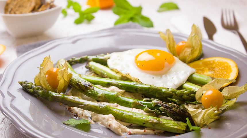 Lako ju je uvrstiti u prehranu – šparoga je ukusno i svestrano povrće koje je lako uklopiti u prehranu. Dodajte ju salatama, fritatama, omletima… Lako ju je uvrstiti u prehranu – šparoga je ukusno i svestrano povrće koje je lako uklopiti u prehranu. Dodajte ju salatama, fritatama, omletima…