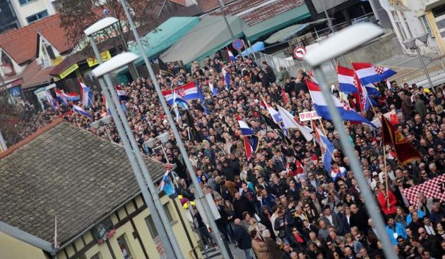 Dan sjecanja na zrtvu Vukovara 1991.-2015. “Vukovar – mjesto posebnog pijeteta”. Kolonom sjecanja od vukovarske bolnice do memorijalnog groblja odaje se pocast Gradu Heroju, njegovoj zrtvi i stanovnicima tog grada. Photo: Grgur Zucko/PIXSELL