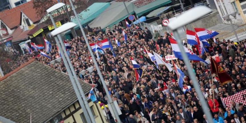 Dan sjecanja na zrtvu Vukovara 1991.-2015. “Vukovar – mjesto posebnog pijeteta”. Kolonom sjecanja od vukovarske bolnice do memorijalnog groblja odaje se pocast Gradu Heroju, njegovoj zrtvi i stanovnicima tog grada. Photo: Grgur Zucko/PIXSELL Dan sjecanja na zrtvu Vukovara 1991.-2015. “Vukovar – mjesto posebnog pijeteta”. Kolonom sjecanja od vukovarske bolnice do memorijalnog groblja odaje se pocast Gradu Heroju, njegovoj zrtvi i stanovnicima tog grada. Photo: Grgur Zucko/PIXSELL