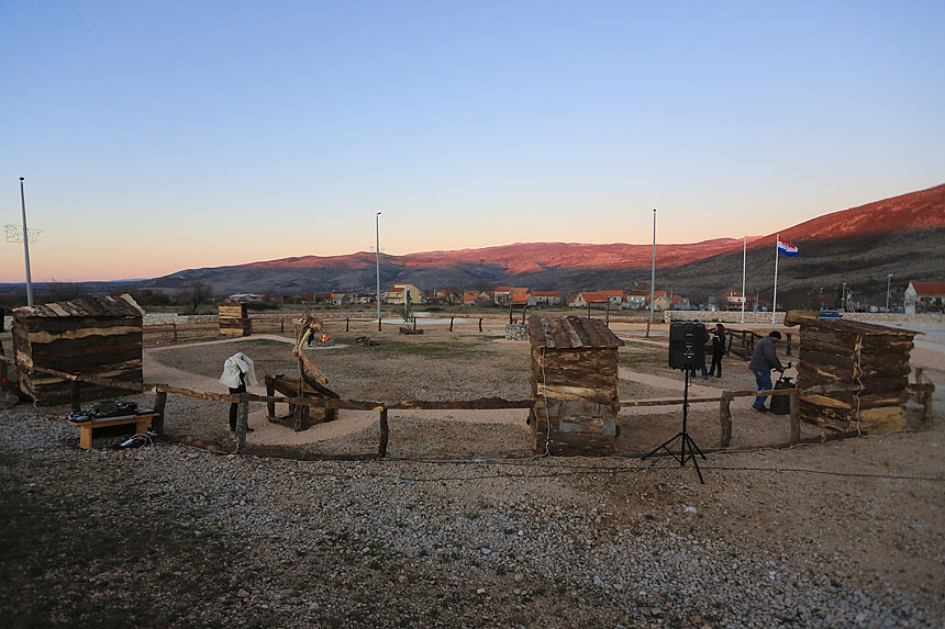 Blagdanski koncert okupio je brojne izvođače. Nastupio je Marko Perković Thompson, klapa Luna, klapa Kalelarga, klapa Hrvace