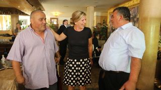 Zadar – Poznati zadarski ugostitelj Erik Pavin na rucak je pozvao djelatnike Cistoce koji su mogli gustati u vrhunskom ribljem meniju. Photo: Filip Brala/PIXSEL Zadar – Poznati zadarski ugostitelj Erik Pavin na rucak je pozvao djelatnike Cistoce koji su mogli gustati u vrhunskom ribljem meniju. Photo: Filip Brala/PIXSEL