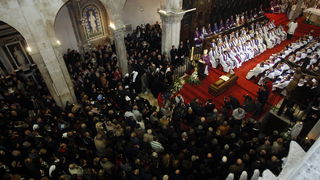 Zadar, 300110.
Pogreb zadarskog nadbiskupa Ivana Prendje u crkvi Svete Stosije.
Zadarski nadbiskup Ivan Prendja preminuo je iznenada  25. sijecnja 2010. godine u Zagrebu u 71. godini zivota, nakon 46 godina svecenistva i 20 godina biskupstva.
Na fotografi