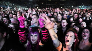 Zagreb, 140210.
Arena Zagreb, Laniste.
Koncert engleske rock skupine Depeche Mode.
Na slici: publika.
Foto: Boris Kovacev / CROPIX