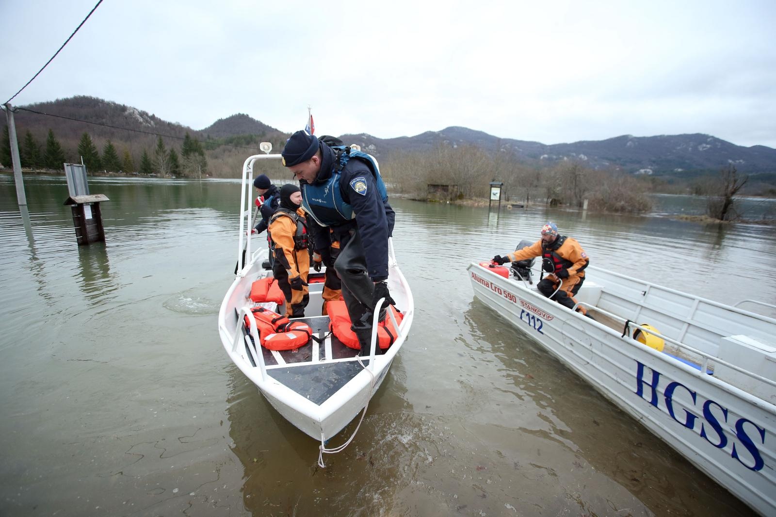 Na području Kosinja proglašeno izvanredno stanje obrane od poplava Na području Kosinja proglašeno izvanredno stanje obrane od poplava