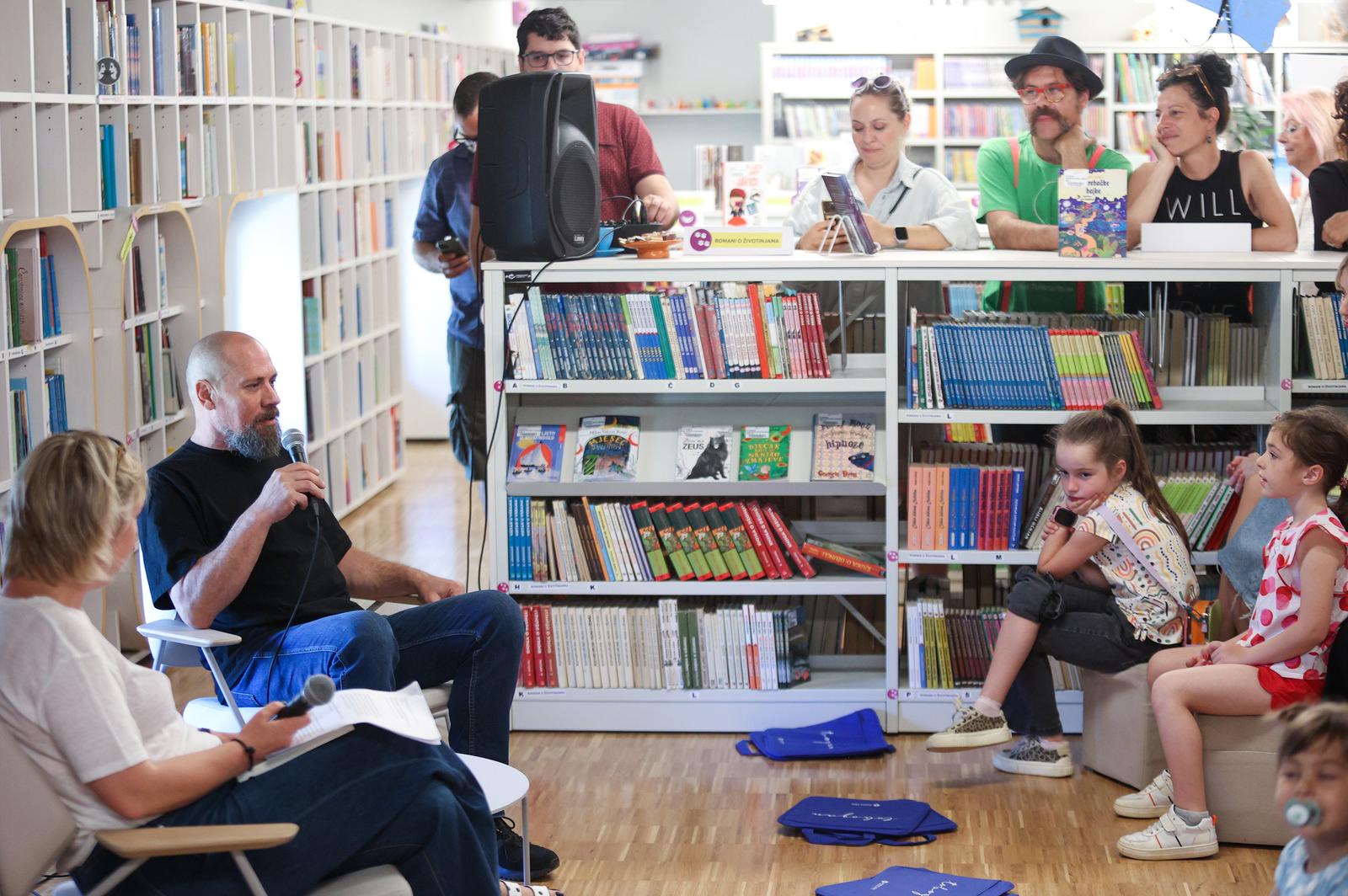 Boris Dežulović predstavio svoju novu knjigu Život i snoviđenja neustrašivog žohara Zaštomira Boris Dežulović predstavio svoju novu knjigu Život i snoviđenja neustrašivog žohara Zaštomira