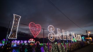 Još raskošnije izdanje: pogledajte kako izgleda Božićna priča obitelji Salaj gdje je ove godine zasjalo rekordnih 2.5 milijuna lampica