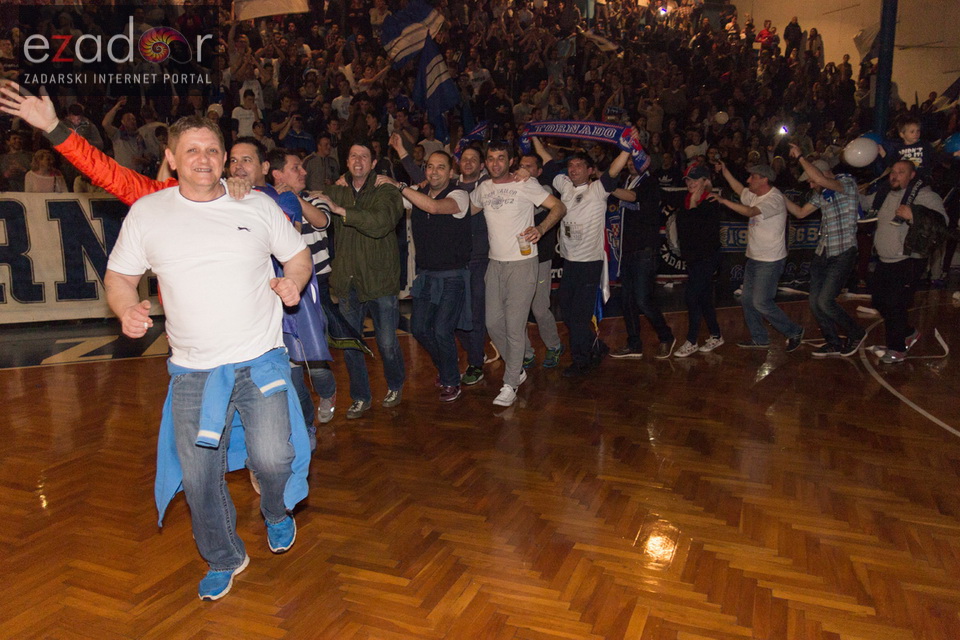 Humanitarno gledanje utakmice Zadar-Cibona (85-84) u Jazinama Humanitarno gledanje utakmice Zadar-Cibona (85-84) u Jazinama