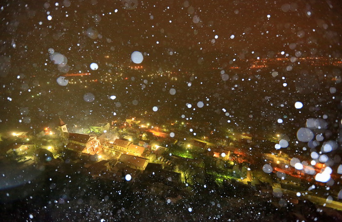 Klis, 101212. 
Ciklona Simenka je veceras donijela Snijeg nadomak Splita svega 4km zracne linije od Splita.
Na slici Snijeg na Klisu.
Foto: Zvonimir Barisin / CROPIX