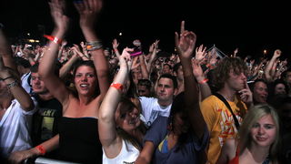 Zrce, 090711.
Na prvom hrvatskom Big Beach partyju na plazi Zrce nastupio je Fatboy Slim pred oko 10 tisuca posjetitelja. Fatboy Slim, DJ za siroke narodne mase. Svo vrijeme dvosatnog nastupa drzao je publiku u visokom ritmu tako da je ona svo vrijeme ple Zrce, 090711.
Na prvom hrvatskom Big Beach partyju na plazi Zrce nastupio je Fatboy Slim pred oko 10 tisuca posjetitelja. Fatboy Slim, DJ za siroke narodne mase. Svo vrijeme dvosatnog nastupa drzao je publiku u visokom ritmu tako da je ona svo vrijeme ple