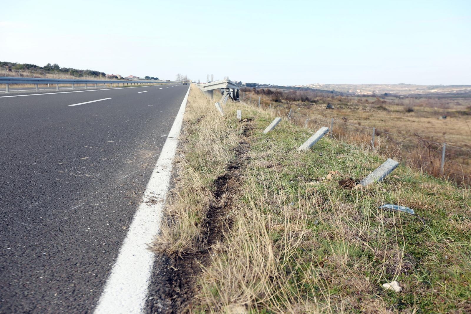 U prometnoj nesreći na Kalmetini cesti vozač probio zaštitnu ogradu