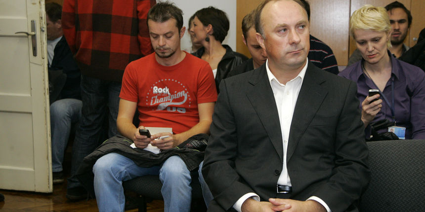 Zupanijski sud Bivsi potpredsjednik vlade i ministar gospodarstva, rada i poduzetnistva Damir Polancec danas je prvi put sjeo na optuzenicku klupu zagrebackoga zupanijskog suda, njega i odvjetnika Petra Miletica sude za stetu od 500.000kn.Ovo je prvo sudj