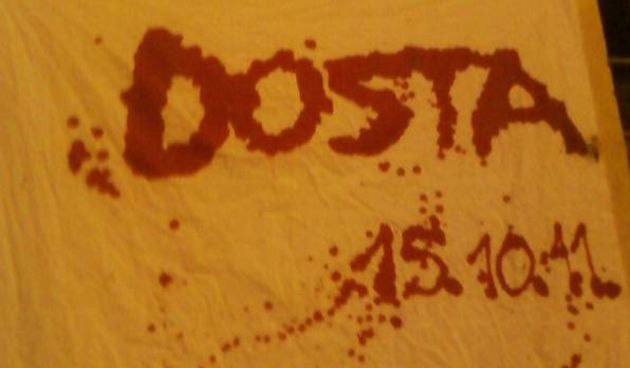 Prosvjednik vlastitom krvlju ispisao transparent, foto: danas.net.hr