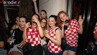 Čudesna noć: Velika fešta ulicama Zadra nakon plasmana Vatrenih u finale SP Čudesna noć: Velika fešta ulicama Zadra nakon plasmana Vatrenih u finale SP