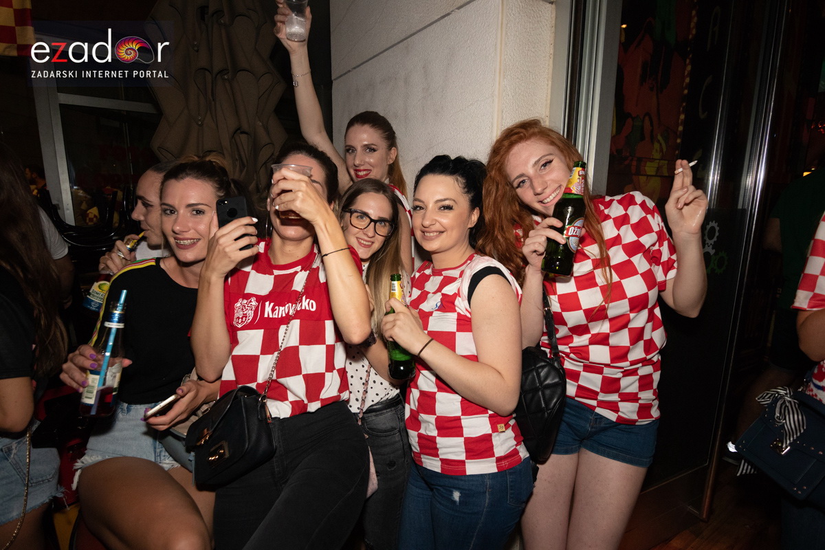 Čudesna noć: Velika fešta ulicama Zadra nakon plasmana Vatrenih u finale SP Čudesna noć: Velika fešta ulicama Zadra nakon plasmana Vatrenih u finale SP