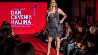 Večer Crvenih Haljina Večer Crvenih Haljina