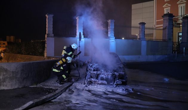 U Zadru plamen progutao BMW