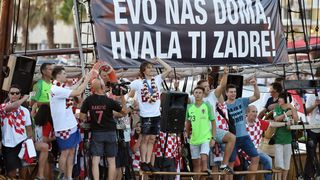 Svečani doček zadarskih Vatrenih: Jedrenjakom Branimir plovili od Gradskog mosta do gata na zadarskoj rivi