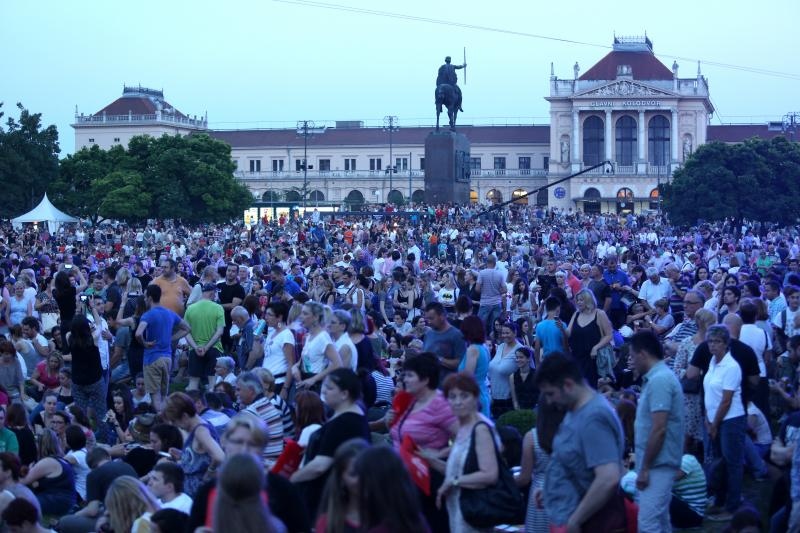 Zagreb Classic: Rođendanski koncert 2Cellos, Zucchera i Olivera na Tomislavcu. Photo: Anto Magzan/PIXSELL Zagreb Classic: Rođendanski koncert 2Cellos, Zucchera i Olivera na Tomislavcu. Photo: Anto Magzan/PIXSELL