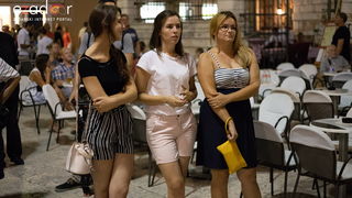 Svečani doček svjetskih prvaka Mihovila i Šime Fantele na Narodnom trgu Svečani doček svjetskih prvaka Mihovila i Šime Fantele na Narodnom trgu