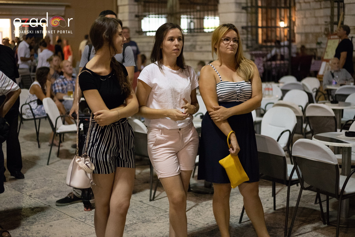 Svečani doček svjetskih prvaka Mihovila i Šime Fantele na Narodnom trgu Svečani doček svjetskih prvaka Mihovila i Šime Fantele na Narodnom trgu