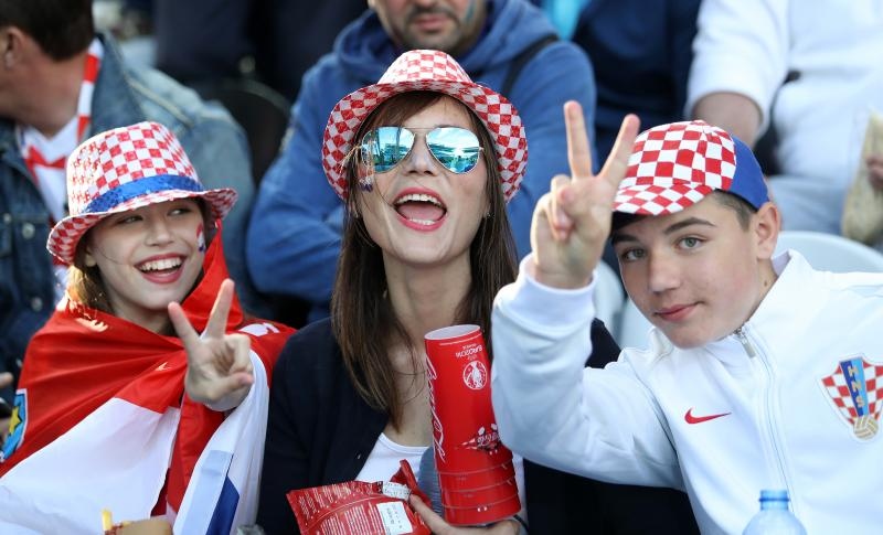 Hrvatski navijači okupirali Lens uoči utakmice s Portugalom, Photo: PIXSELL Hrvatski navijači okupirali Lens uoči utakmice s Portugalom, Photo: PIXSELL