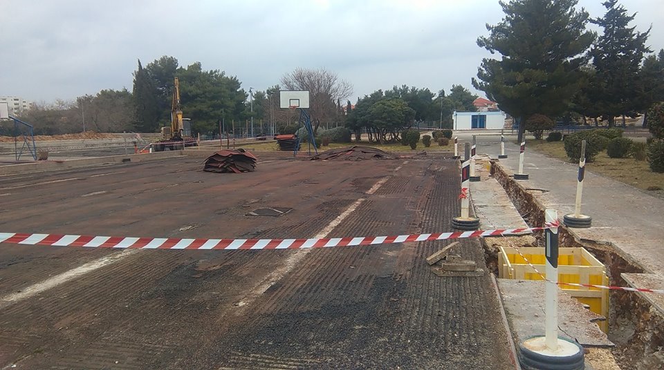 Uklanjanje stare atletske staze