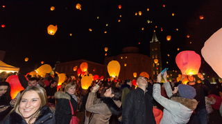 Humanitarni svjetlosni spektakl “Zaželi ljubav” na zadarskom Forumu, 18. veljače 2017. Humanitarni svjetlosni spektakl “Zaželi ljubav” na zadarskom Forumu, 18. veljače 2017.