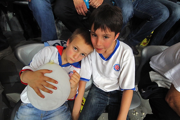 Najbolji navijači na svitu na utakmici Zadar-Cibona, Foto: Mia Čop Najbolji navijači na svitu na utakmici Zadar-Cibona, Foto: Mia Čop