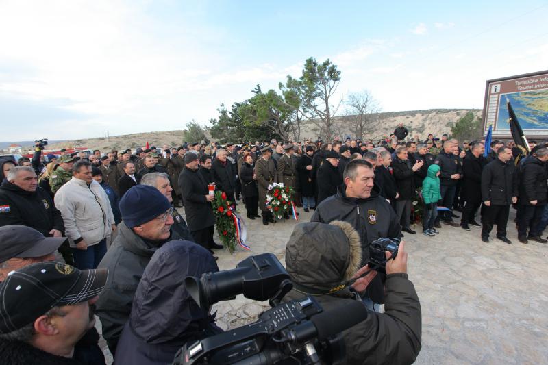 Maslenica: Otkrivanje spomen obilježja križa za poginule hrvatske branitelje u VRO Maslenica ´93, Foto: Filip Brala/PIXSELL