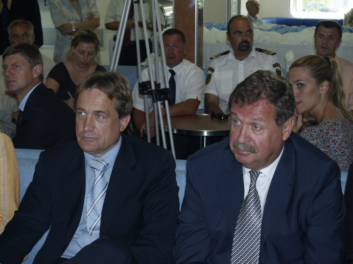 OLYMPUS DIGITAL CAMERA OLYMPUS DIGITAL CAMERA