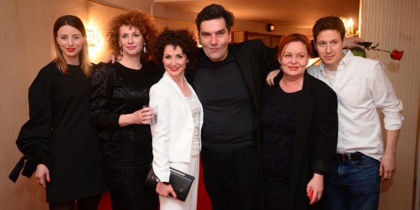 Domjenak nakon premijere predstave Ivanov u Hrvatskom narodnom kazalistu. Nina Violic, Jadranka Djokic, Ksenija Marinkovic.