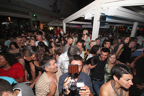 Severina na Ponton Festivalu, 30. srpnja (foto:Saša Čuka) Severina na Ponton Festivalu, 30. srpnja (foto:Saša Čuka)