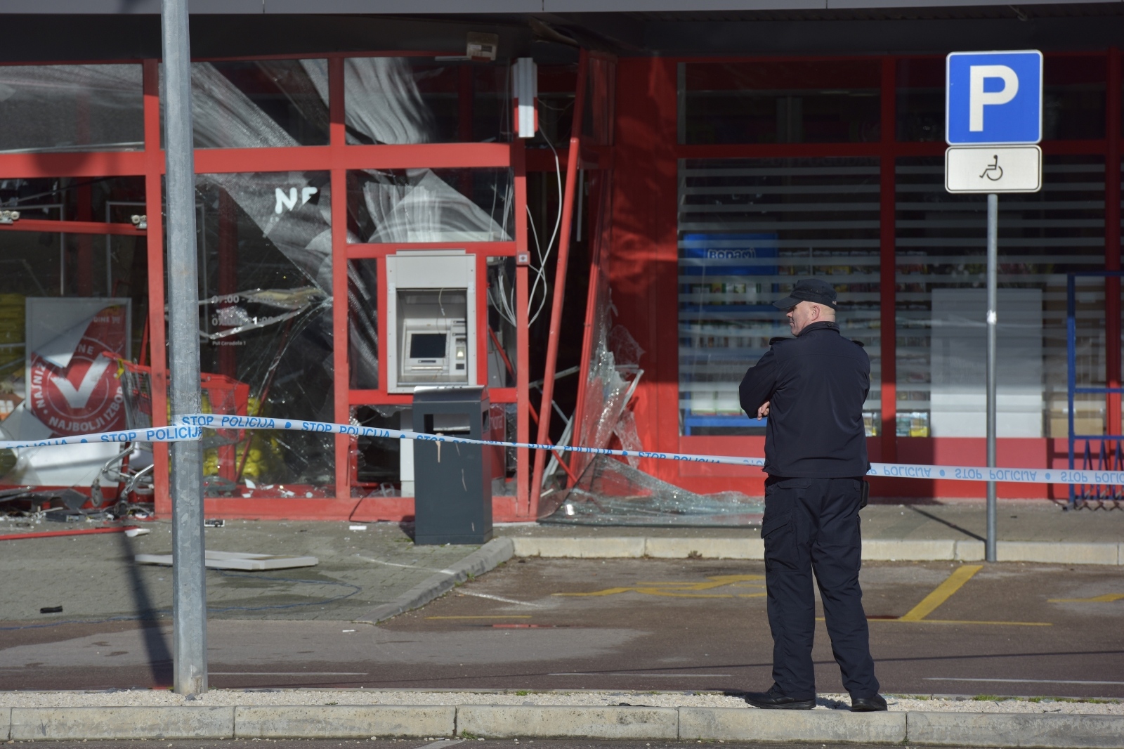 Raznesen bankomat u sklopu Plodina na Žmirićima Raznesen bankomat u sklopu Plodina na Žmirićima