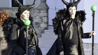 Paški zimski karneval 2018: Karnevalska povorka prošla ulicama grada do Pijace