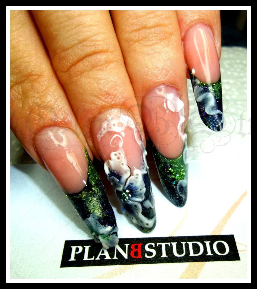 Zrinka Vuksan u konkurenciji natjecanja “Miss Nails” Zrinka Vuksan u konkurenciji natjecanja “Miss Nails”