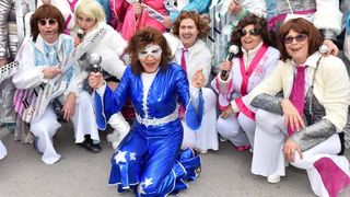 Karnevalska povorka okupila se na parkiralistu kod ‘Ljepotice’ a potom je krenula prema sredisnjem gradskom Trgu. Photo: Dino Stanin/PIXSELL