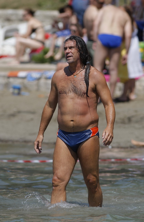 Split, 120611.
Na splitskim Bacvicama odrzano je 7. Prvenstvo svita u piciginu. Naslov pobjednika drugu godinu za redom osvojila je ekipa A1.
Na fotografiji: Goran Karan.
Foto: Ante Cizmic / CROPIX Split, 120611.
Na splitskim Bacvicama odrzano je 7. Prvenstvo svita u piciginu. Naslov pobjednika drugu godinu za redom osvojila je ekipa A1.
Na fotografiji: Goran Karan.
Foto: Ante Cizmic / CROPIX