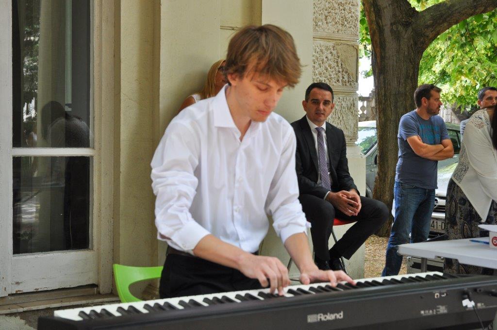 Zamjenik župana primio nagrađene učenike Zamjenik župana primio nagrađene učenike