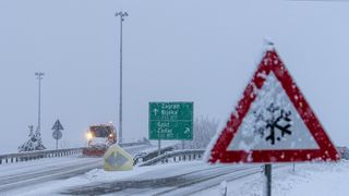Snijeg i zimski uvjeti kod čvora Gospić na autocesti A1