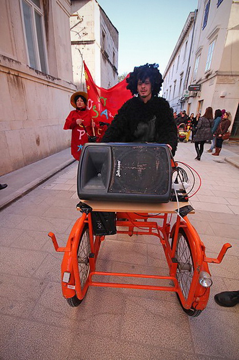 Karnevalić Radija 057, 16. veljače 2012, Foto: Saša Čuka Karnevalić Radija 057, 16. veljače 2012, Foto: Saša Čuka