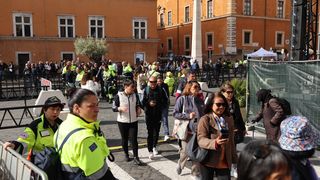 Rim: Trg sv. Petra pun vjernika