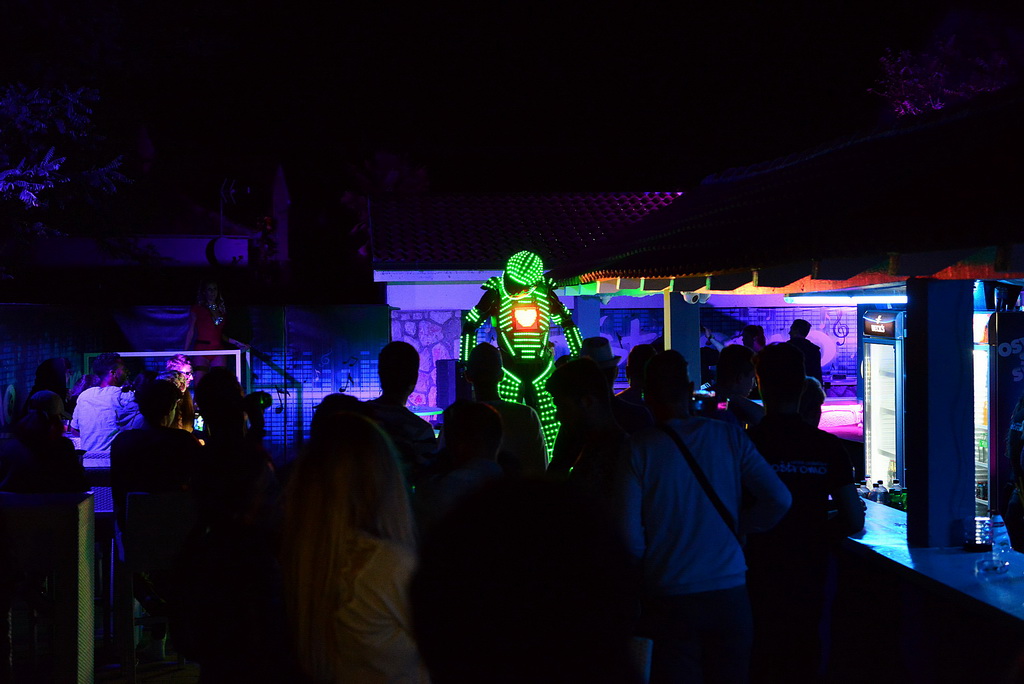 Nostromo & Vagabundo Vir: DJ Djuka i Led robot Nostromo & Vagabundo Vir: DJ Djuka i Led robot