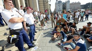 Izbjeglice i imigranti na željezničkom kolodvoru Keleti ulicama Budimpešte, Photo: Marko Jurinec/PIXSELL Izbjeglice i imigranti na željezničkom kolodvoru Keleti ulicama Budimpešte, Photo: Marko Jurinec/PIXSELL