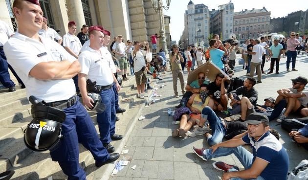 Izbjeglice i imigranti na željezničkom kolodvoru Keleti ulicama Budimpešte, Photo: Marko Jurinec/PIXSELL