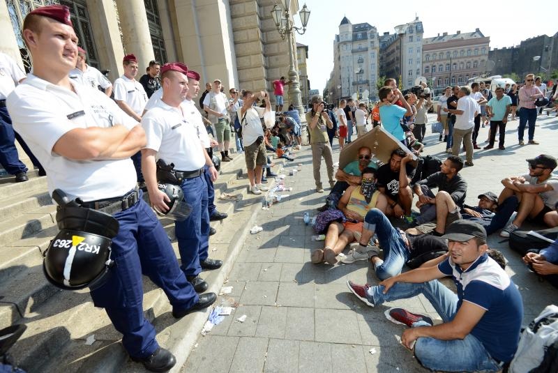 Izbjeglice i imigranti na željezničkom kolodvoru Keleti ulicama Budimpešte, Photo: Marko Jurinec/PIXSELL Izbjeglice i imigranti na željezničkom kolodvoru Keleti ulicama Budimpešte, Photo: Marko Jurinec/PIXSELL