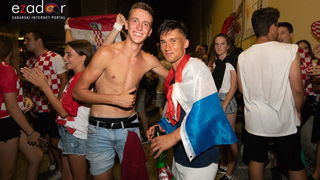 Čudesna noć: Velika fešta ulicama Zadra nakon plasmana Vatrenih u finale SP Čudesna noć: Velika fešta ulicama Zadra nakon plasmana Vatrenih u finale SP