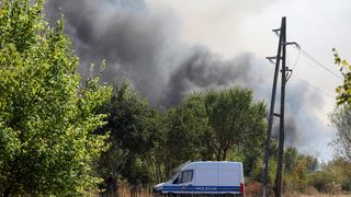 Veliki požar kod Smokovića zahvatio i parkirane automobile