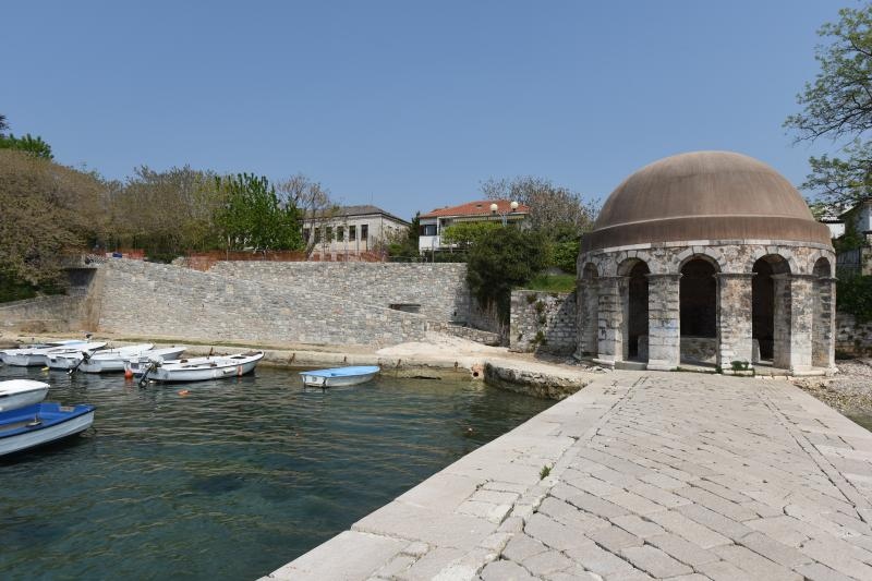 Pri kraju su radovi na obnovi prilaza fontani na Karmi.